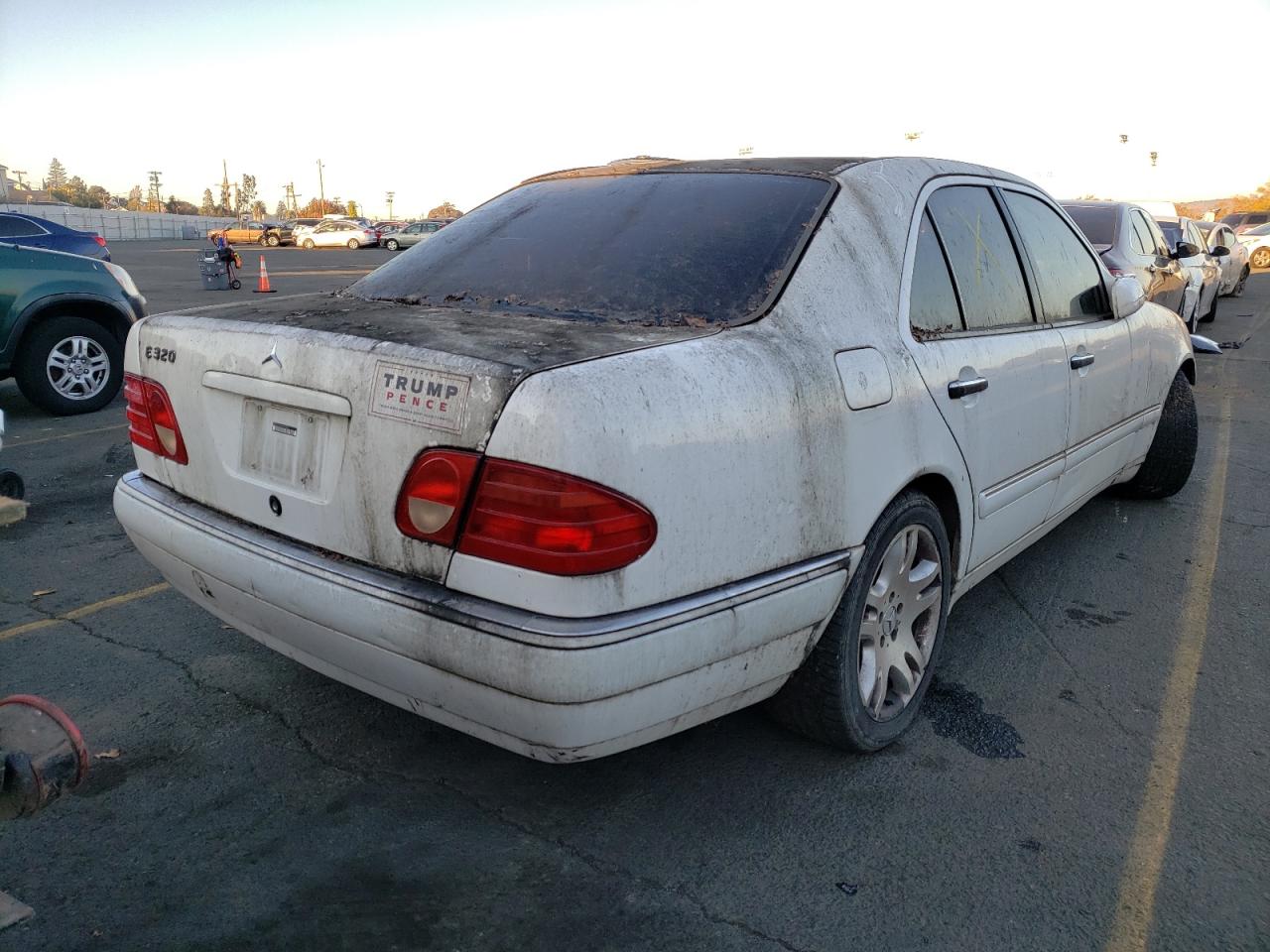 Photo 4 from auction – 1999 MERCEDES-BENZ E-320 with VIN WDBJF65H3XA950876