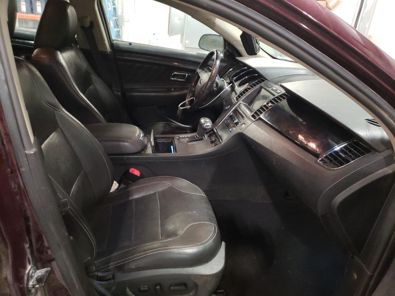 Photo 5 from auction – 2011 FORD TAURUS LIM with VIN 1FAHP2JW0BG128381