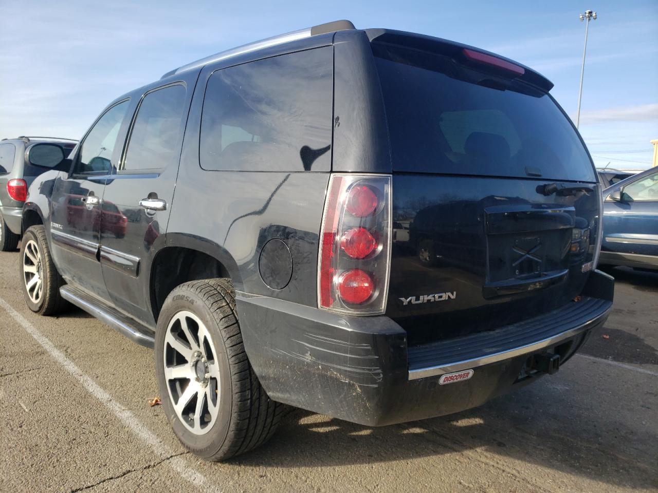 Photo 3 from auction – 2007 GMC YUKON DENA with VIN 1GKFK638X7J225284