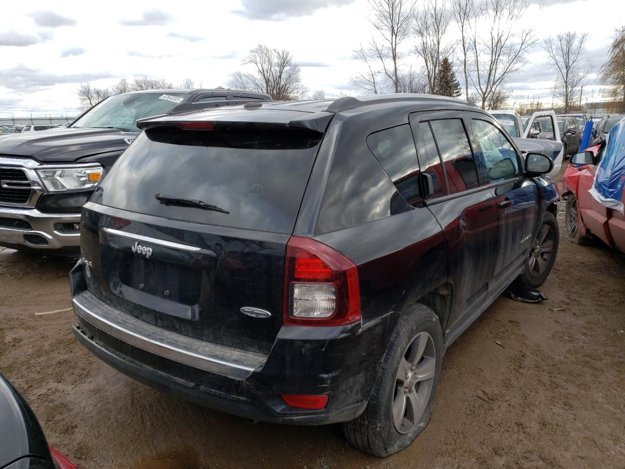 Фото 4 с аукциона – 2017 JEEP COMPASS LA с VIN 1C4NJDEB1HD170196