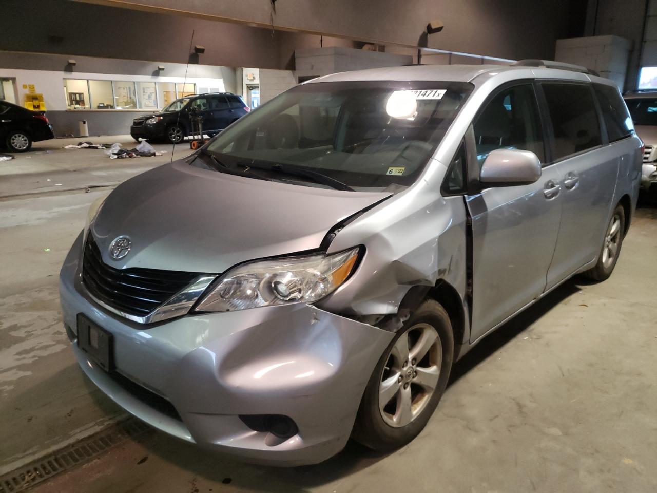 Photo 2 from auction – 2011 TOYOTA SIENNA LE with VIN 5TDKK3DC0BS091988