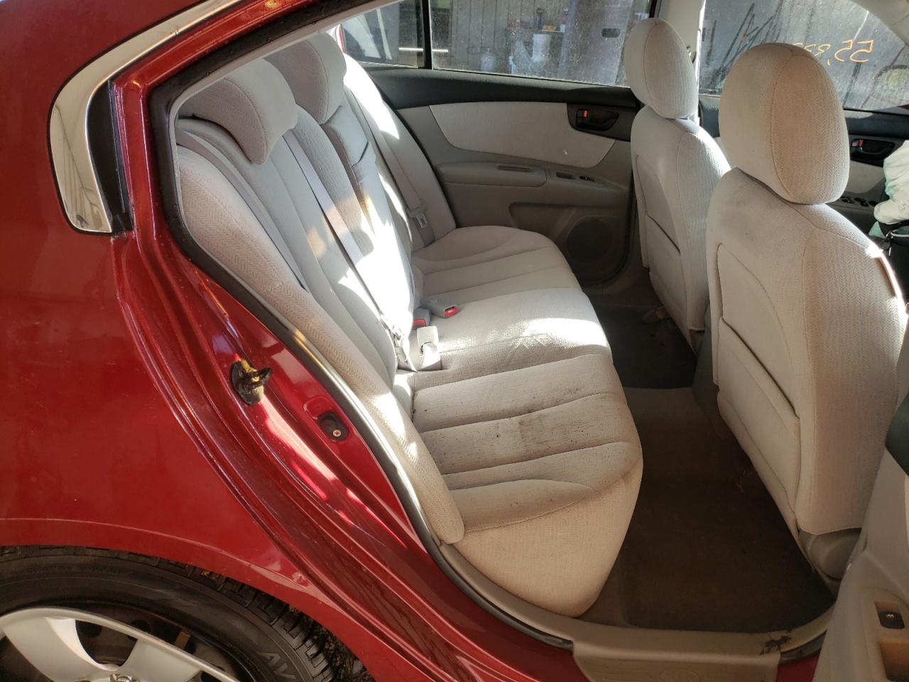 Photo 6 from auction – 2006 KIA OPTIMA LX with VIN KNAGE123165054588