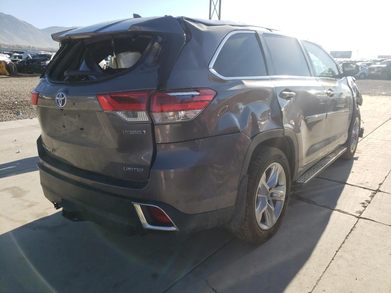 Photo 4 from auction – 2017 TOYOTA HIGHLANDER with VIN 5TDDGRFH1HS034200