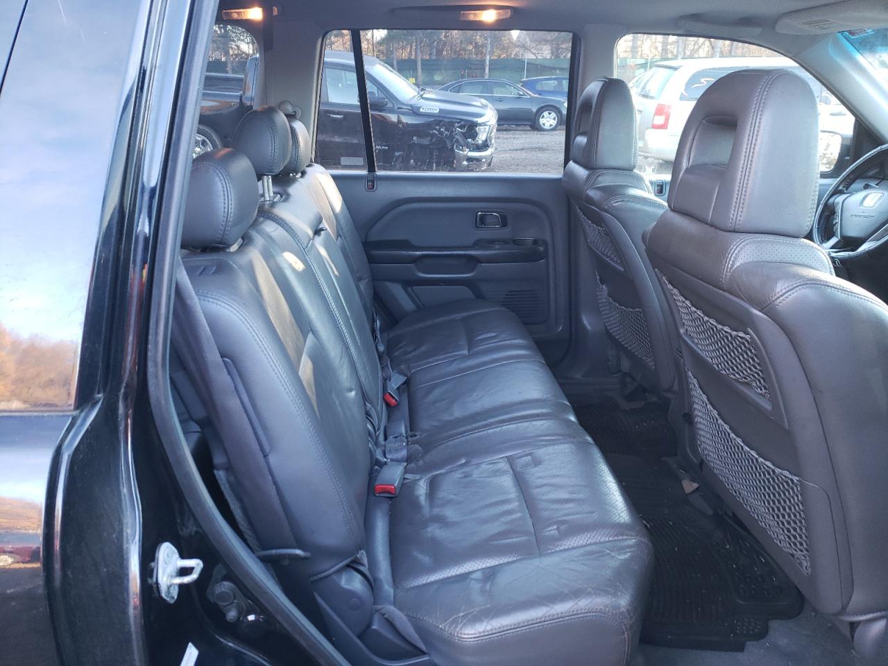 Photo 6 from auction – 2005 HONDA PILOT EXL with VIN 2HKYF18585H559104
