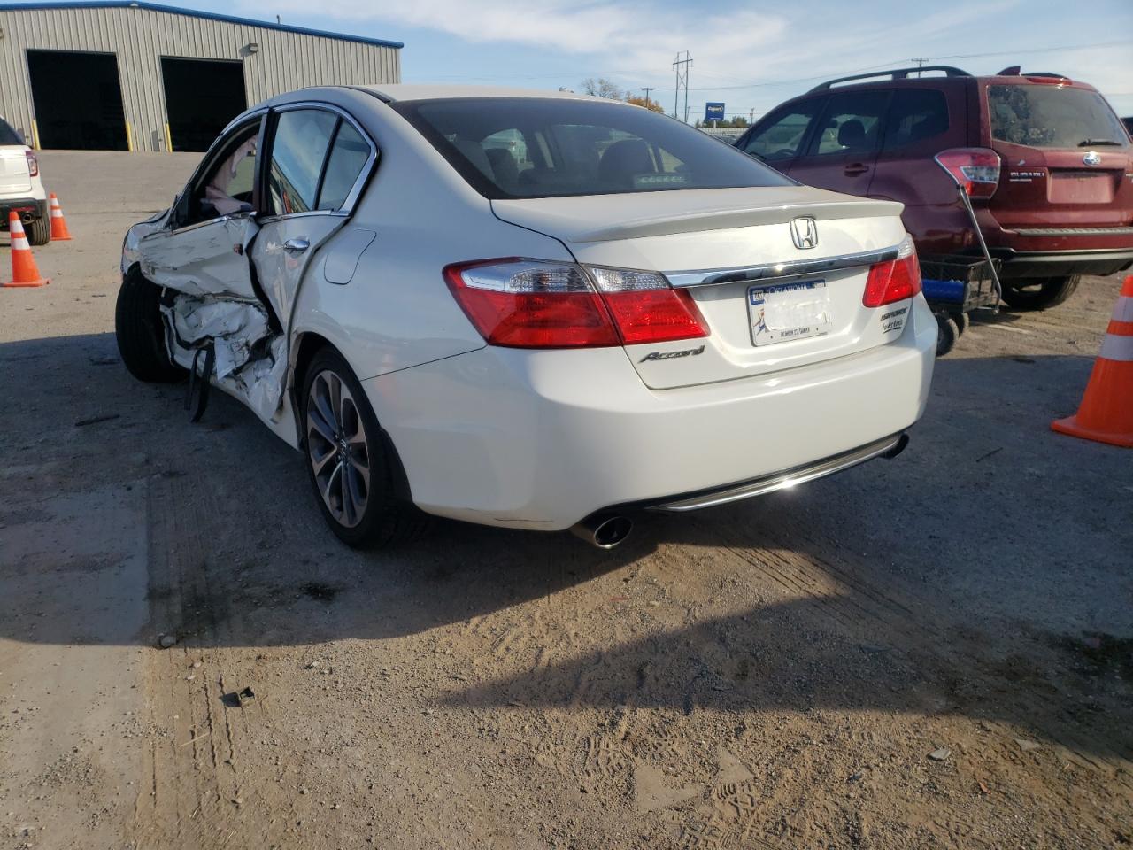 Photo 3 from auction – 2015 HONDA ACCORD SPO with VIN 1HGCR2F52FA217359