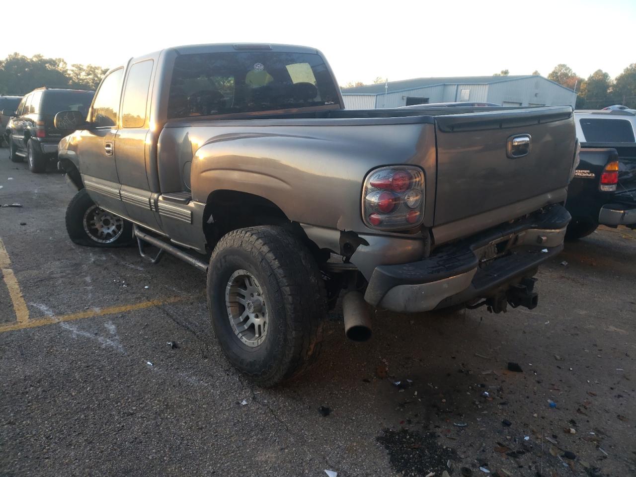 Photo 3 from auction – 2001 CHEVROLET SILVERADO with VIN 2GCEC19T911130820