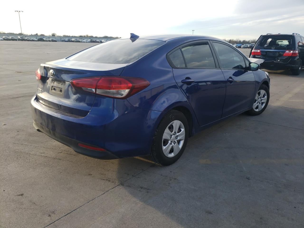 Photo 4 from auction – 2018 KIA FORTE LX with VIN 3KPFK4A72JE181361