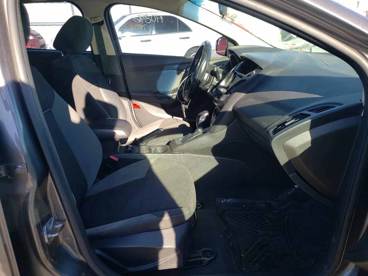 Foto 5 de la subasta – 2013 FORD FOCUS SE con VIN 1FADP3F20DL267415