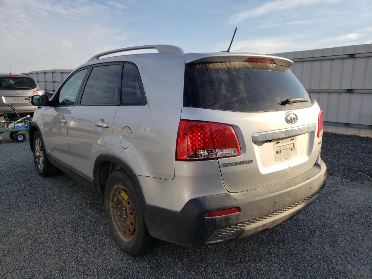 Photo 3 from auction – 2011 KIA SORENTO EX with VIN 5XYKUDA20BG057865