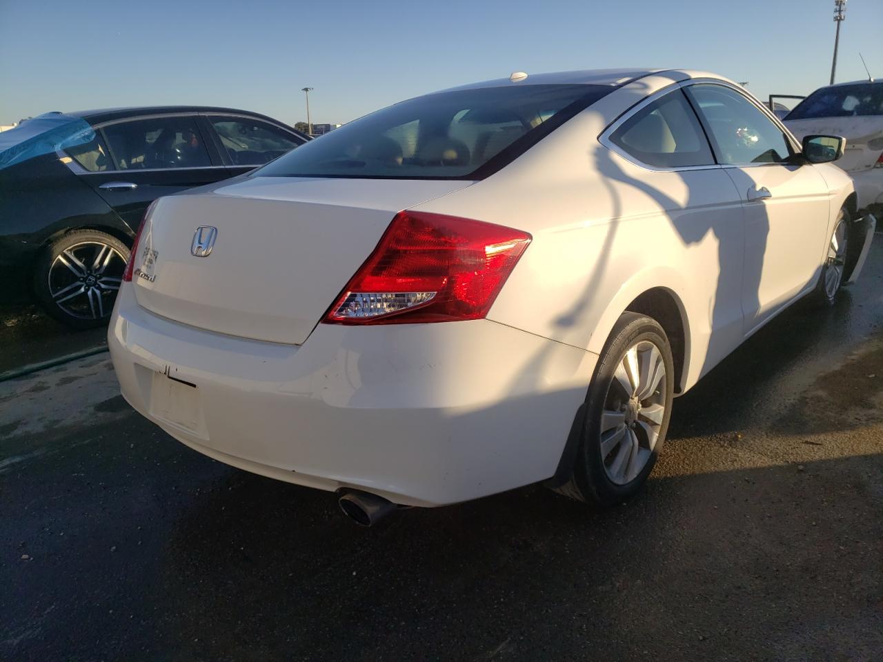 Photo 4 from auction – 2011 HONDA ACCORD EXL with VIN 1HGCS1B89BA001582