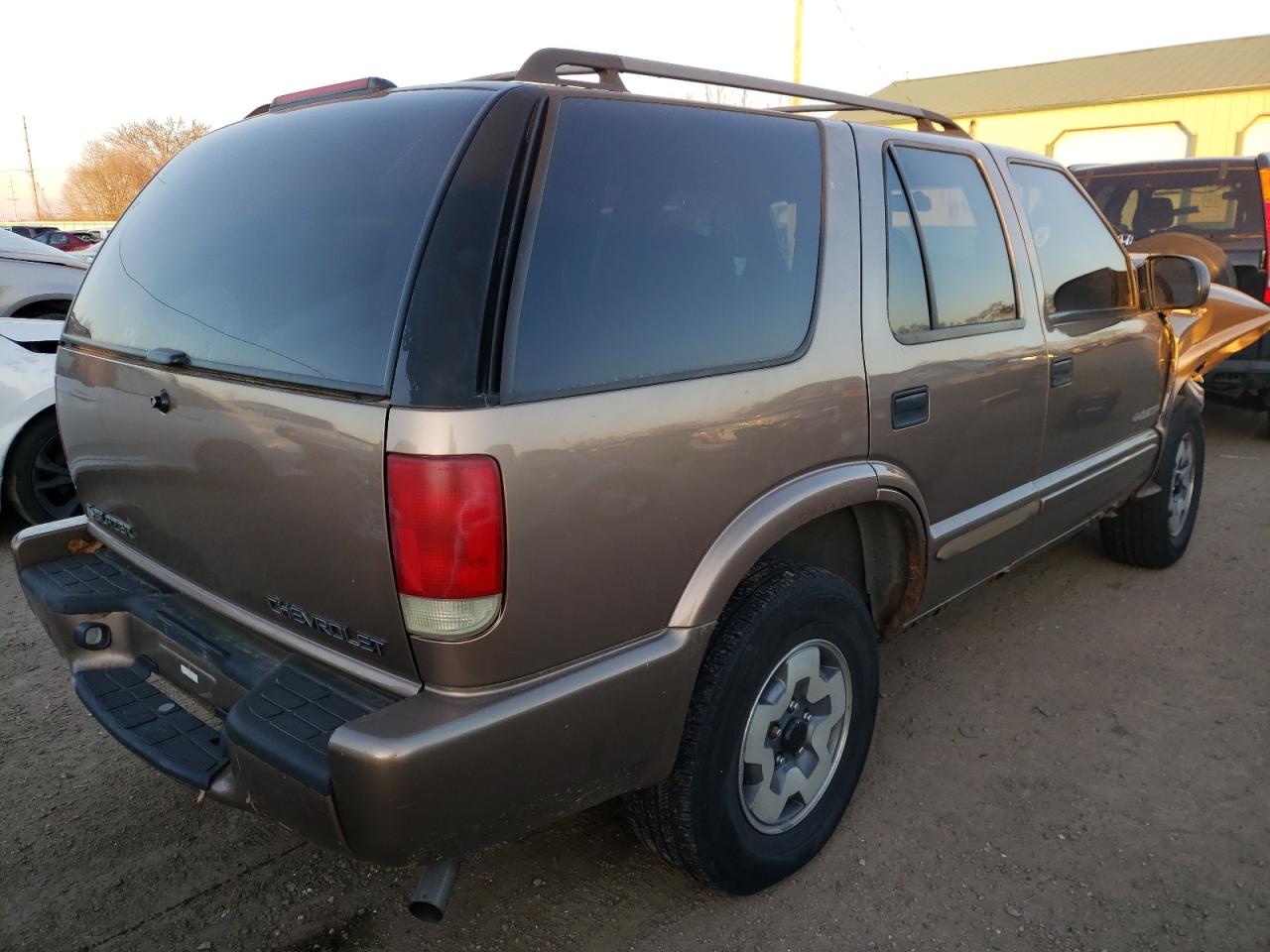 Photo 4 from auction – 2003 CHEVROLET BLAZER with VIN 1GNDT13X13K117478