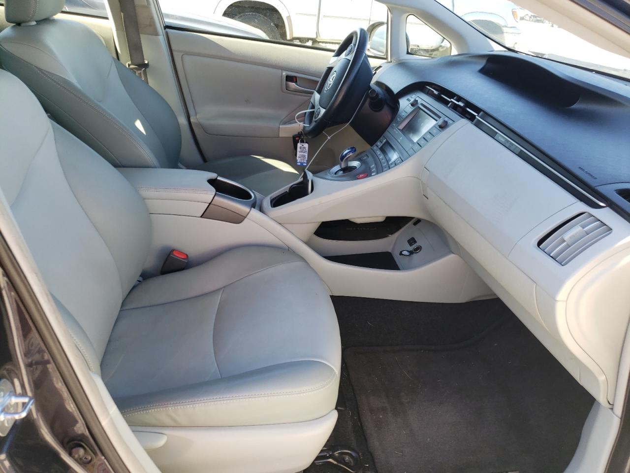 Photo 5 from auction – 2014 TOYOTA PRIUS with VIN JTDKN3DU5E0371185