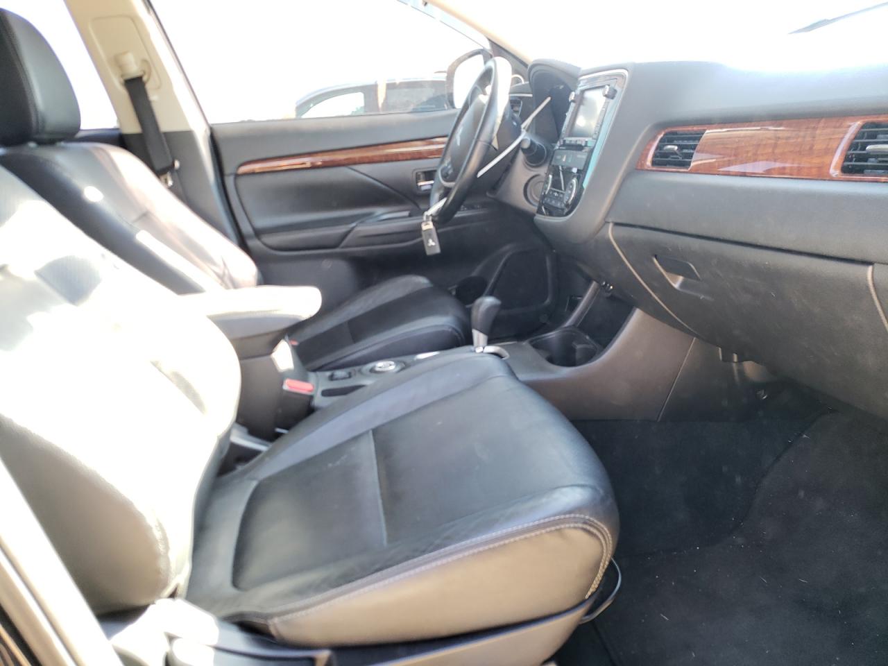 Photo 5 from auction – 2015 MITSUBISHI OUTLANDER with VIN JA4AZ3A32FZ000200