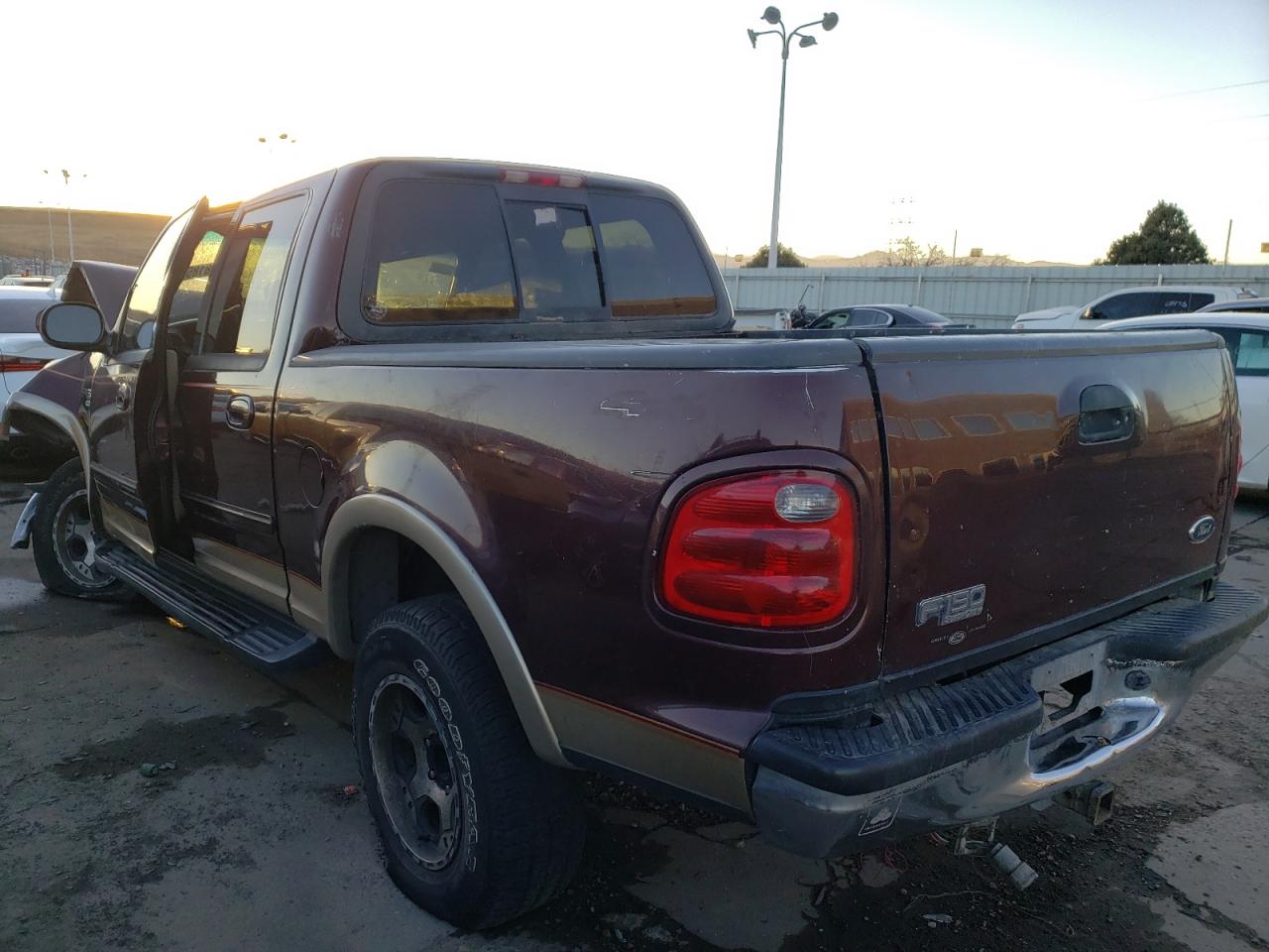 Photo 3 from auction – 2001 FORD F150 SUPER with VIN 1FTRW08L31KE44404