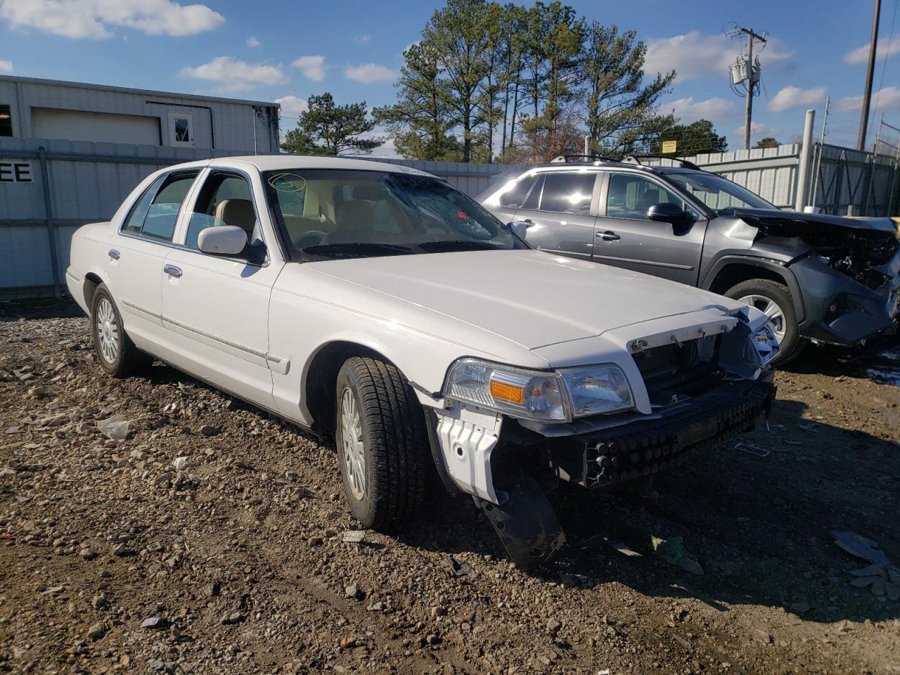 MERCURY GRAND MARQ 2008 with VIN 2MEFM75V18X617673 - Photo from auction
