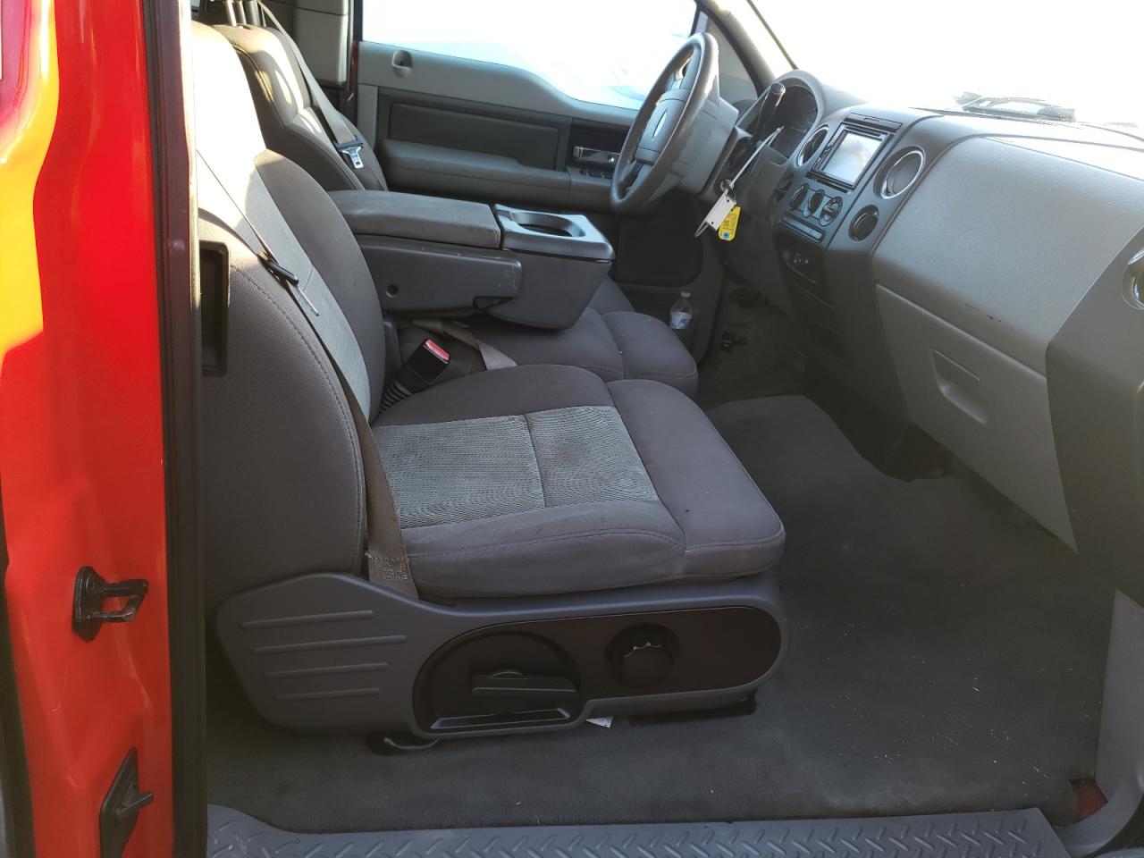 Photo 5 from auction – 2004 FORD F150 with VIN 1FTPX125X4NB34208