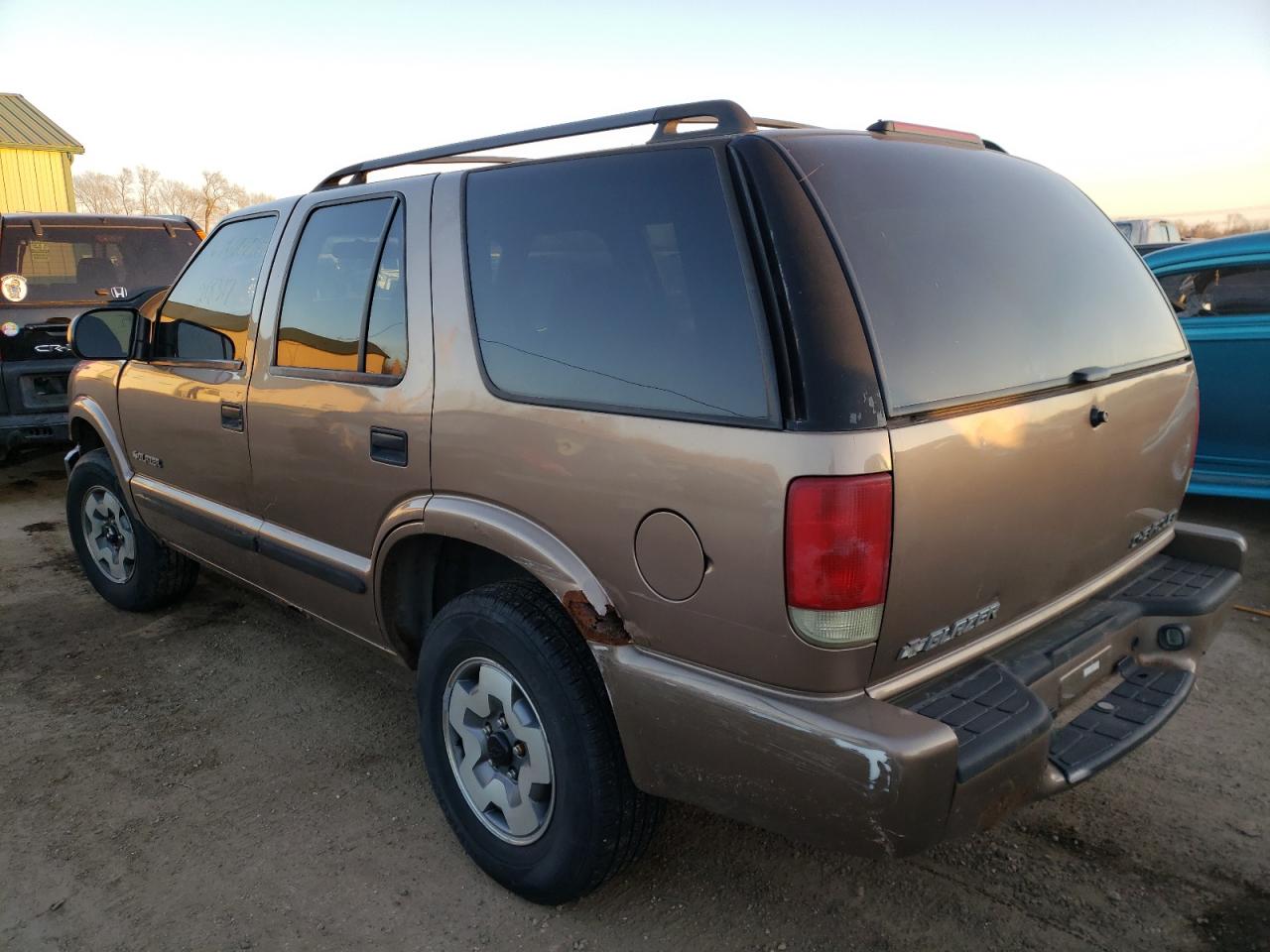 Photo 3 from auction – 2003 CHEVROLET BLAZER with VIN 1GNDT13X13K117478