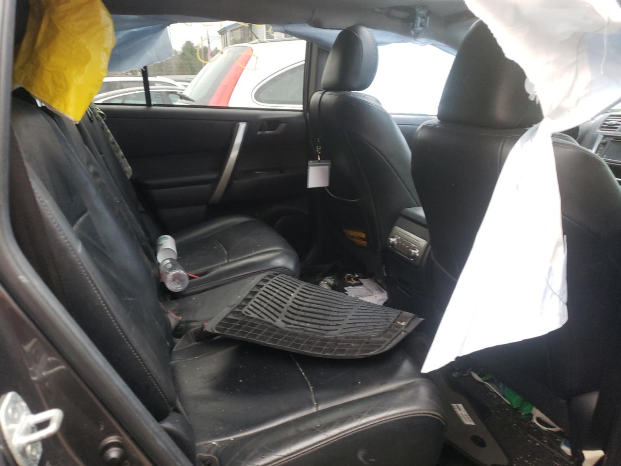 Photo 6 from auction – 2013 TOYOTA HIGHLANDER with VIN 5TDBK3EH8DS217625