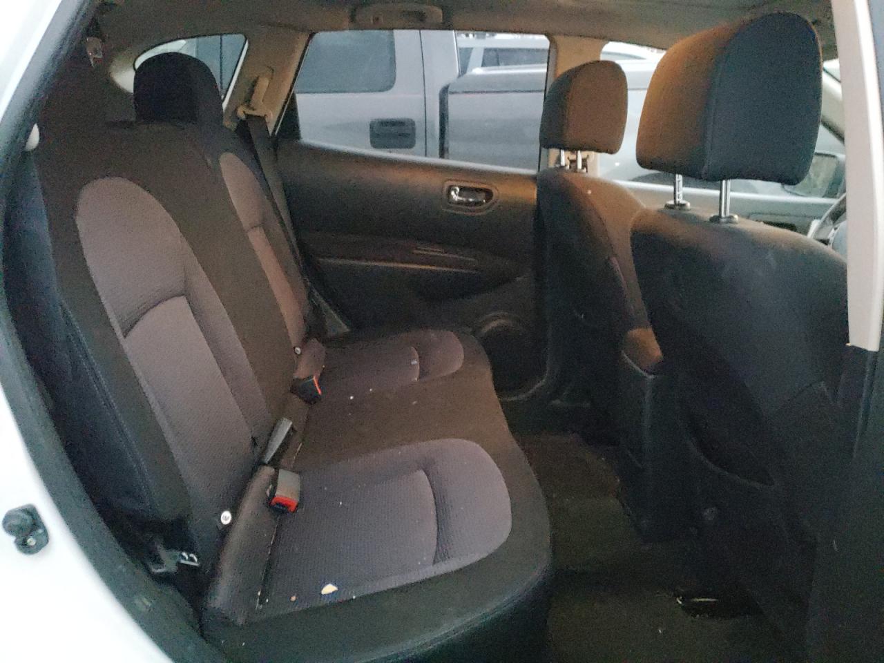 Photo 6 from auction – 2011 NISSAN ROGUE S with VIN JN8AS5MV6BW270341