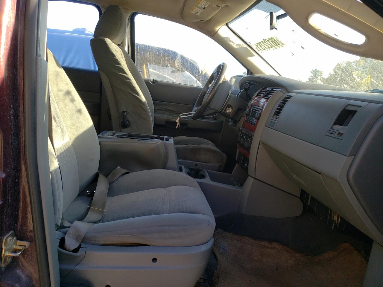 Photo 5 from auction – 2005 DODGE DURANGO SL with VIN 1D4HD48N05F600992