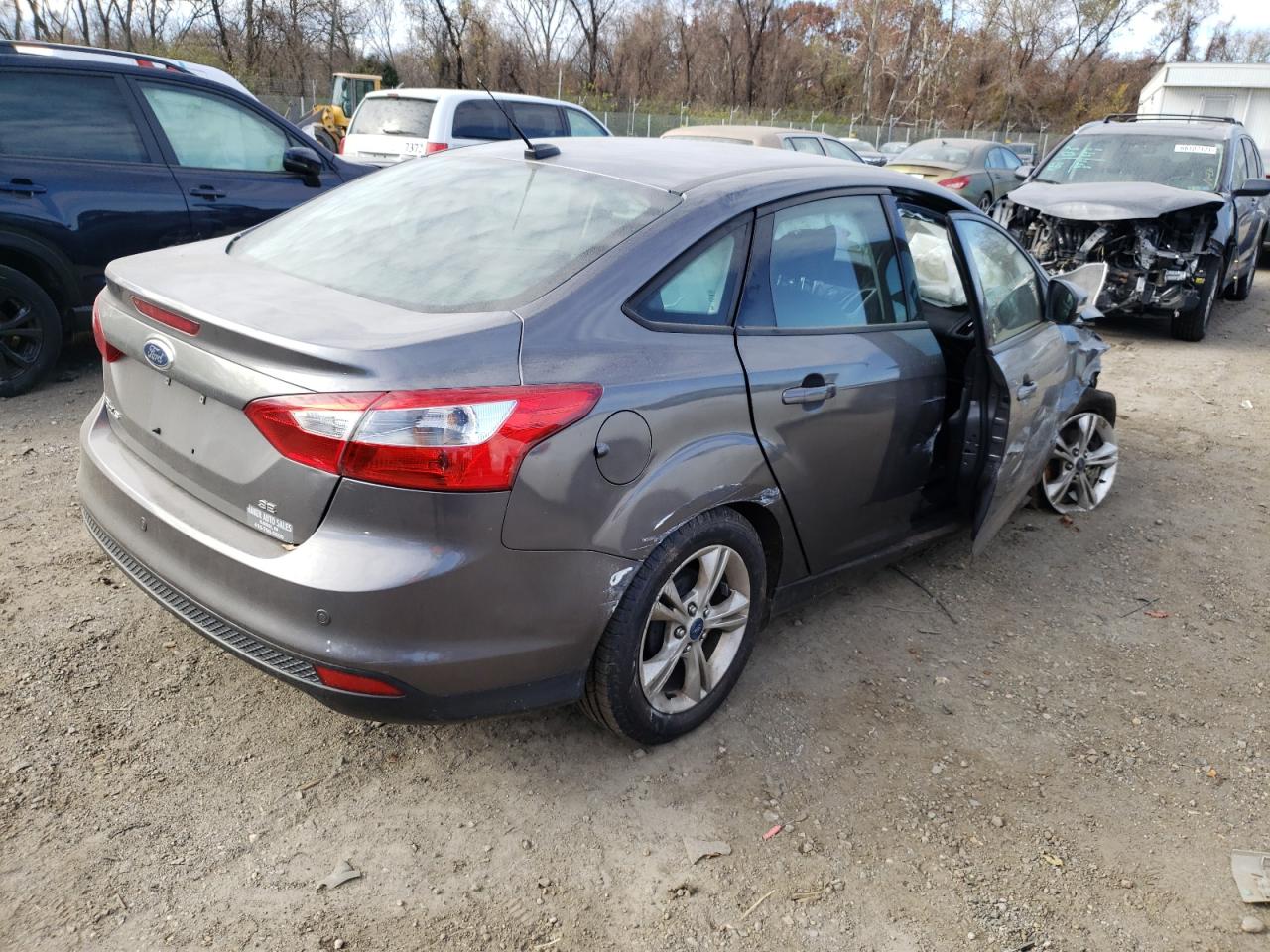 Photo 4 from auction – 2013 FORD FOCUS SE with VIN 1FADP3F23DL375561