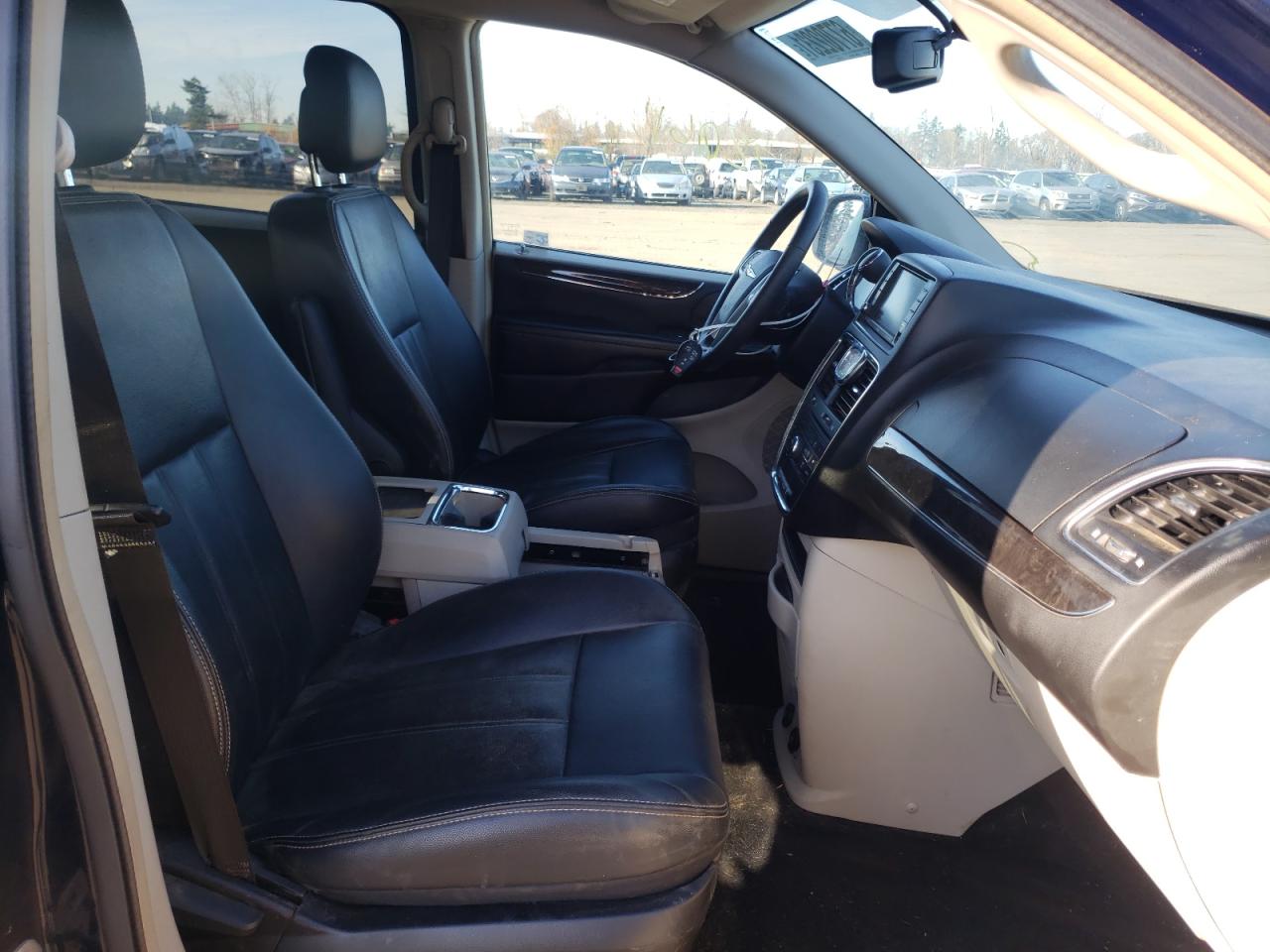 Photo 5 from auction – 2013 CHRYSLER TOWN & COU with VIN 2C4RC1BG6DR588965