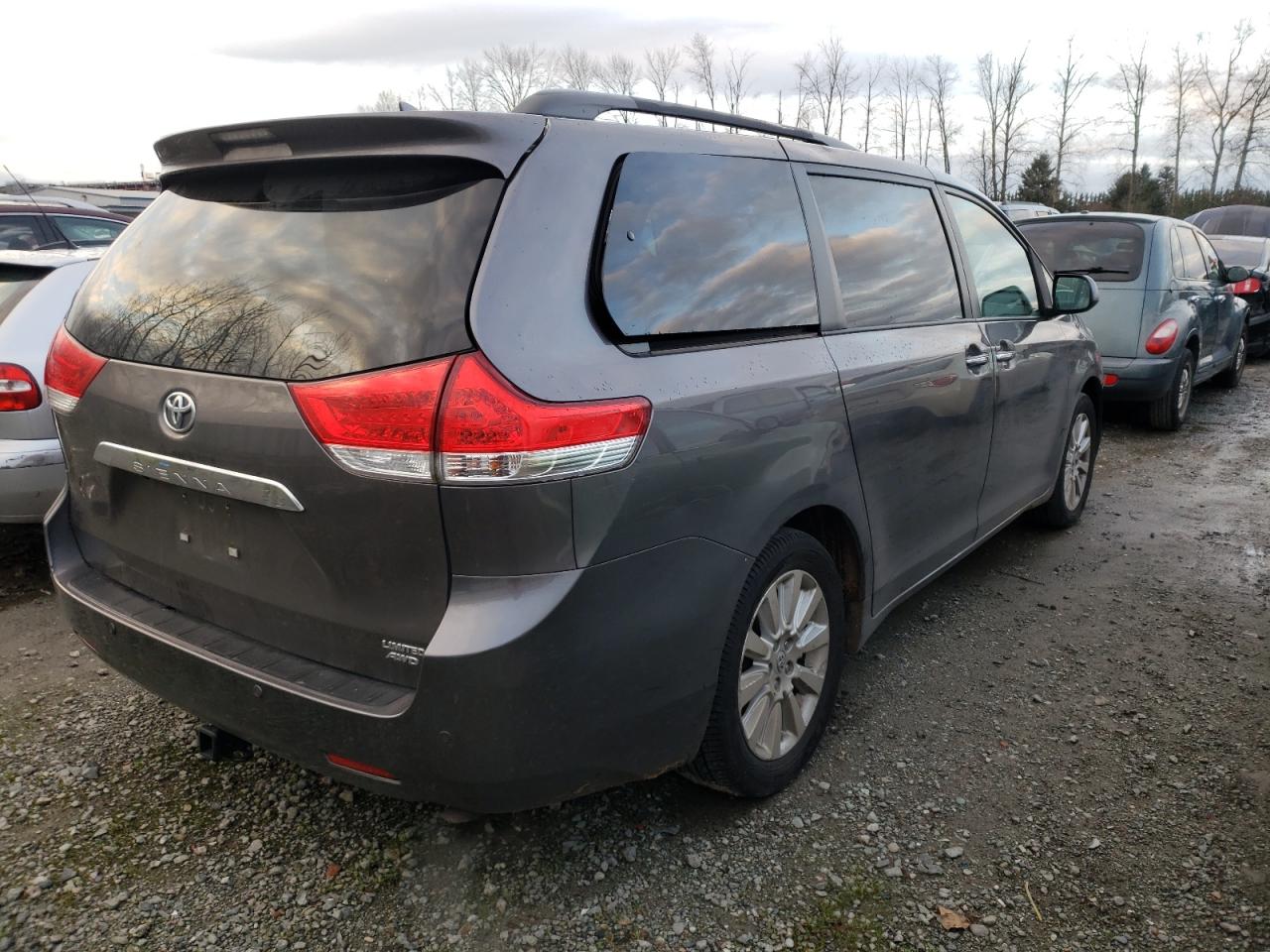 Photo 4 from auction – 2011 TOYOTA SIENNA XLE with VIN 5TDDK3DC2BS026231
