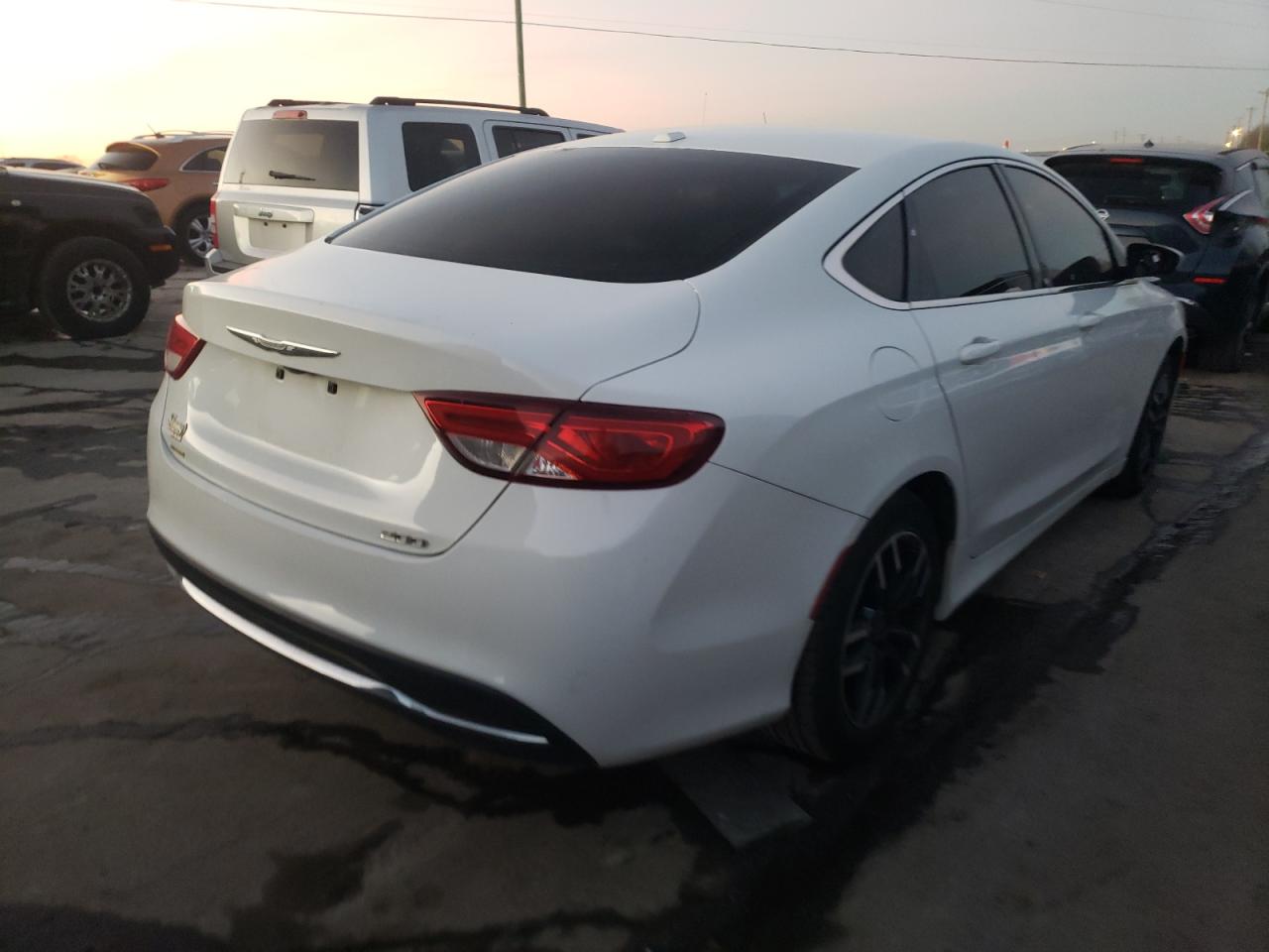 Photo 4 from auction – 2015 CHRYSLER 200 LIMITE with VIN 1C3CCCAB1FN688578