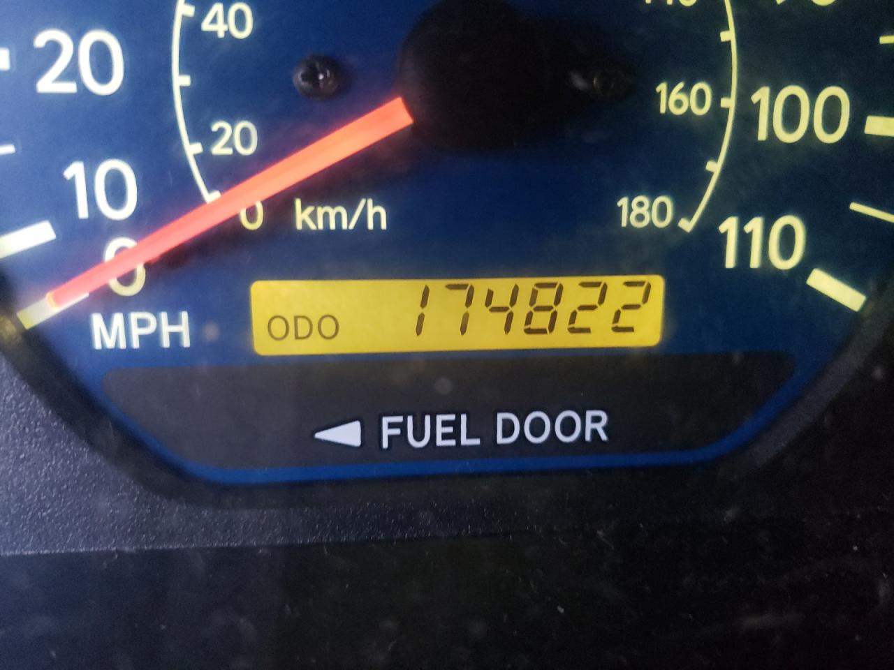 Photo 8 from auction – 2003 TOYOTA SIENNA LE with VIN 4T3ZF13C53U511124