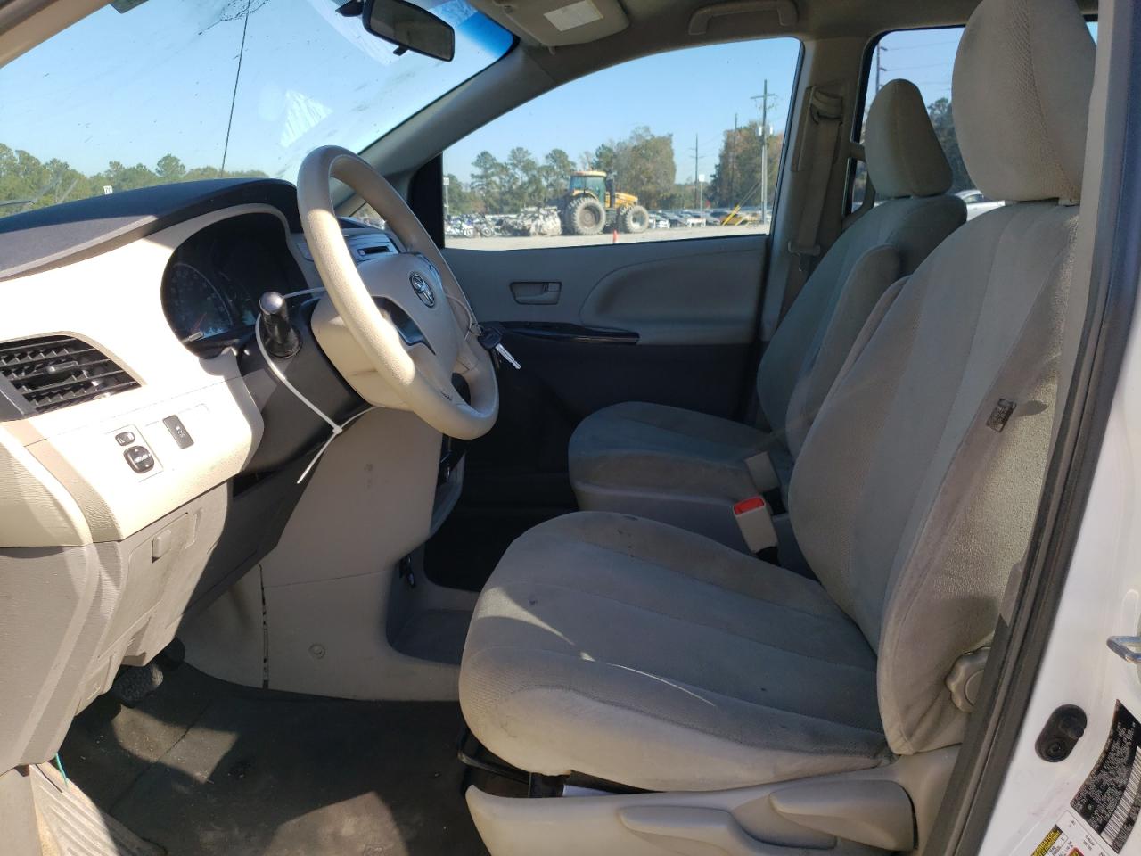 Photo 5 from auction – 2012 TOYOTA SIENNA BAS with VIN 5TDKA3DC0CS010170
