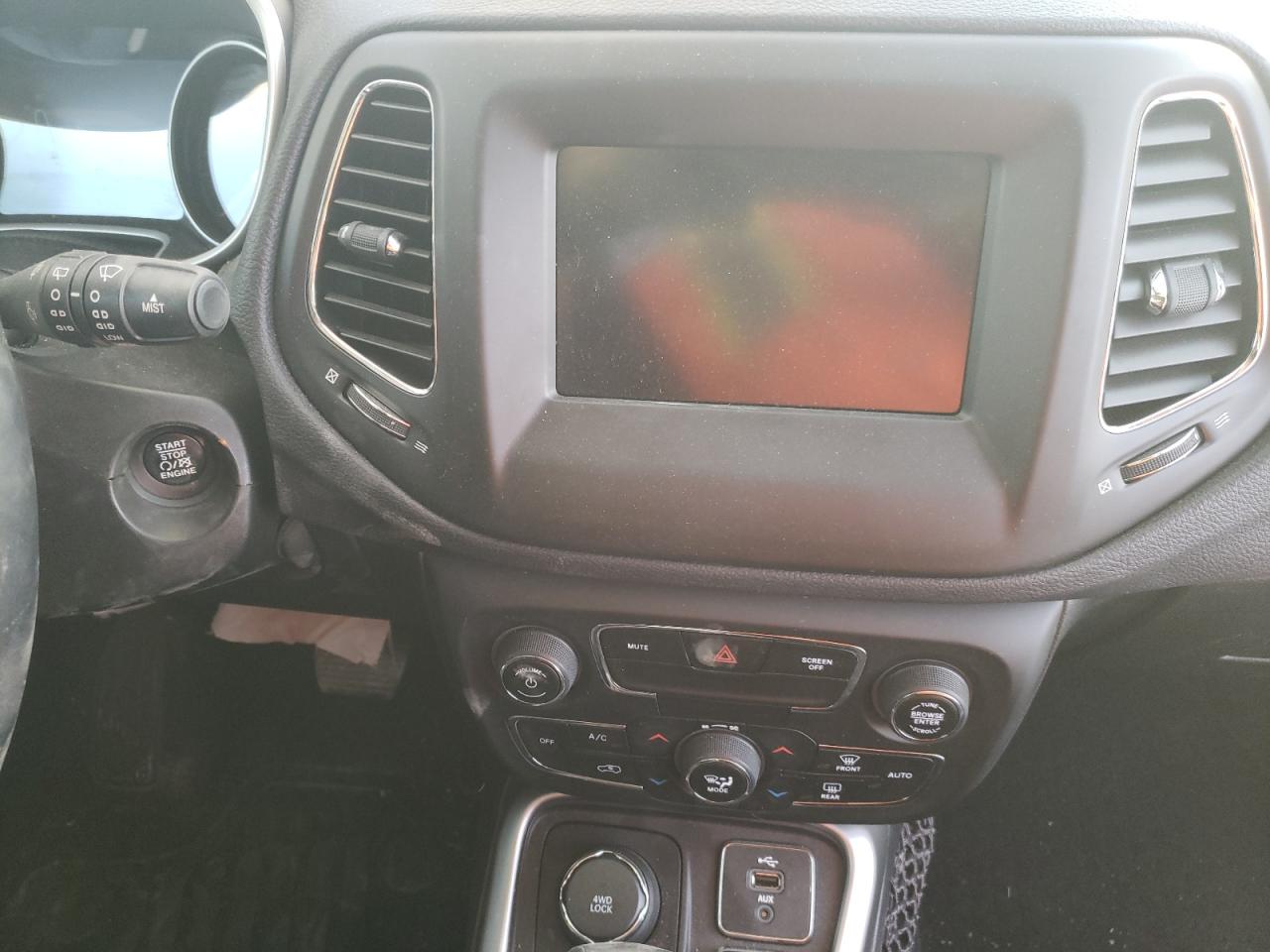 Photo 9 from auction – 2017 JEEP COMPASS LA with VIN 3C4NJDBB5HT693302