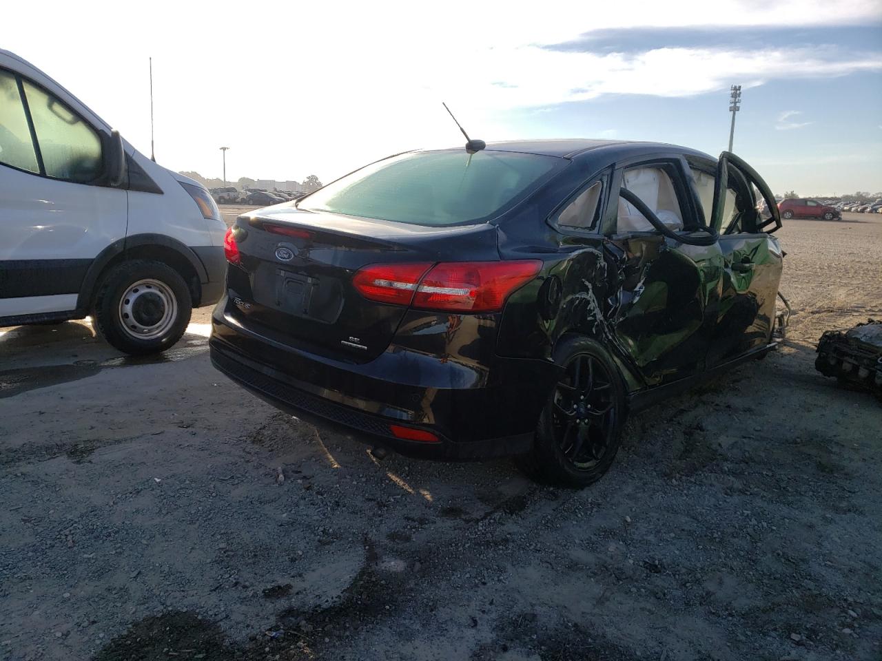 Photo 4 from auction – 2016 FORD FOCUS SE with VIN 1FADP3F21GL324192