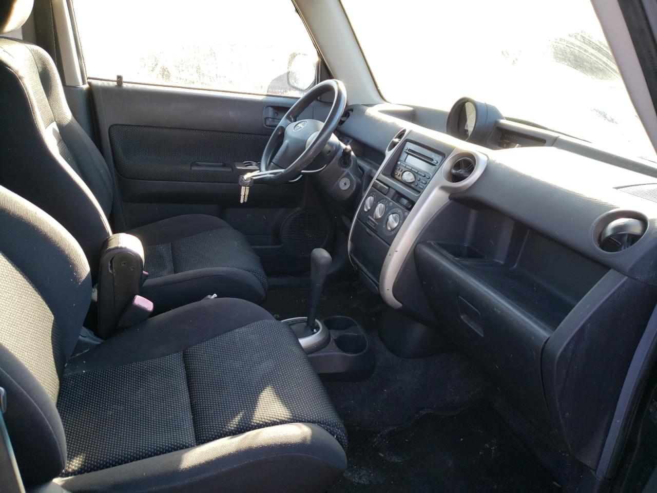 Photo 5 from auction – 2004 SCION XB with VIN JTLKT324840165256