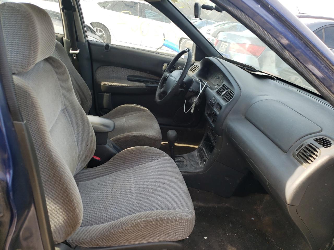 Photo 5 from auction – 1996 MAZDA PROTEGE DX with VIN JM1BB1413T0320428