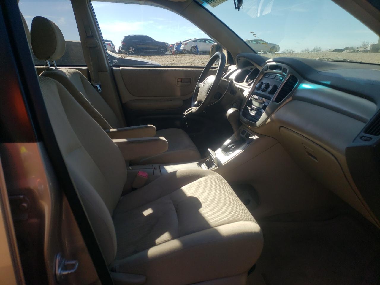 Photo 5 from auction – 2004 TOYOTA HIGHLANDER with VIN JTEGD21A940097304