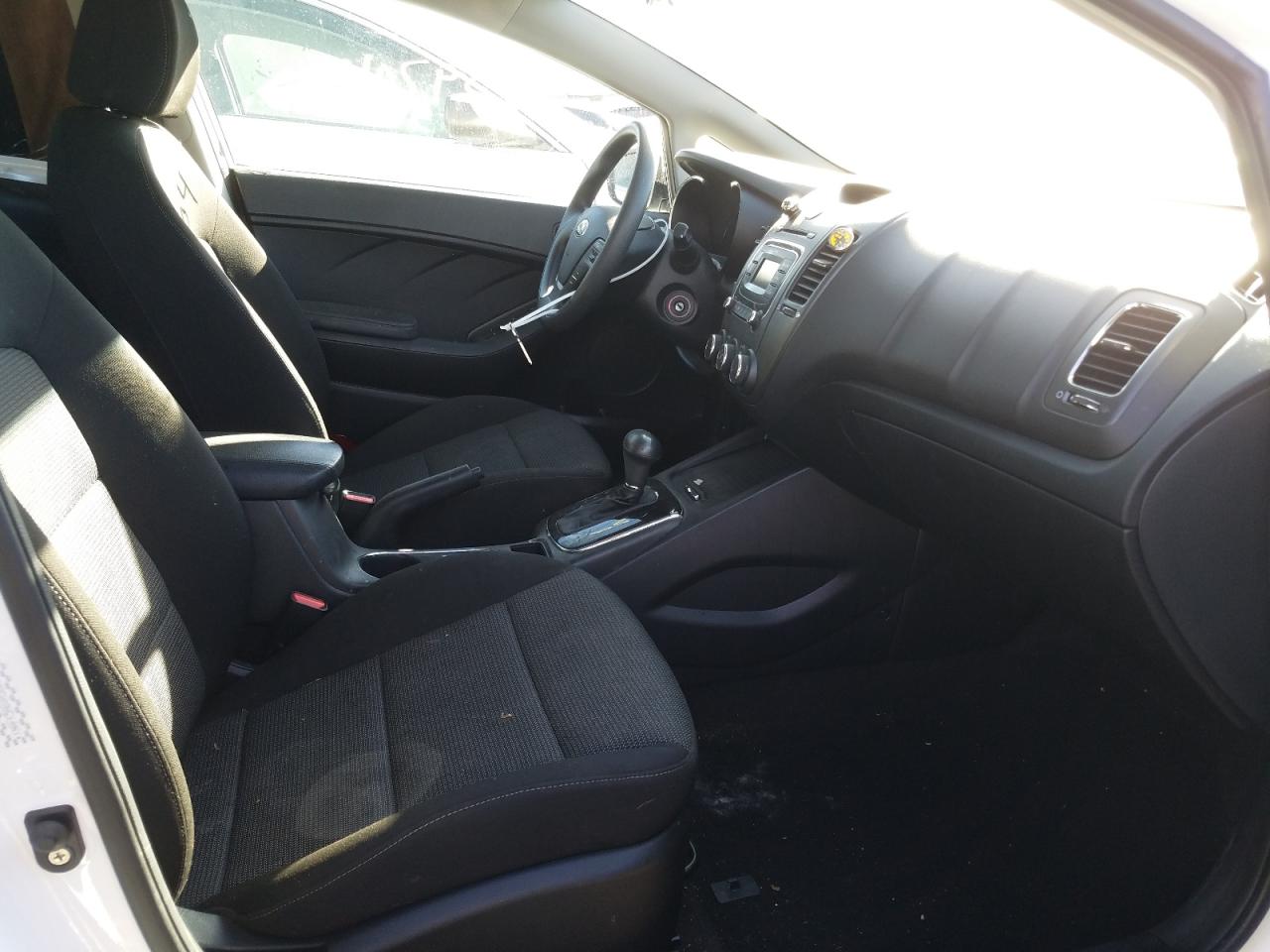 Photo 5 from auction – 2017 KIA FORTE LX with VIN KNAFK5A80H5668849