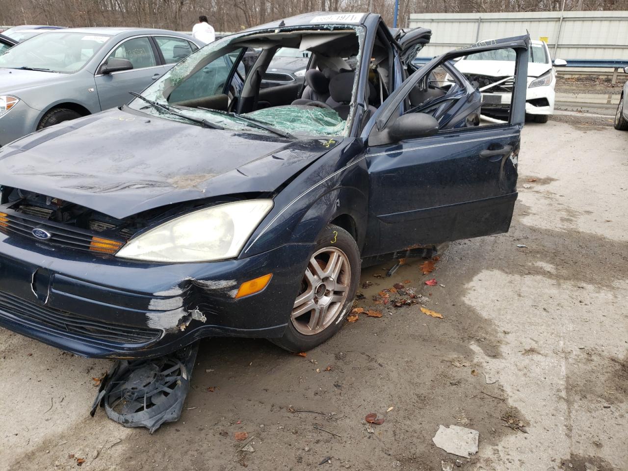 Photo 2 from auction – 2001 FORD FOCUS SE with VIN 1FAHP34P41W374512