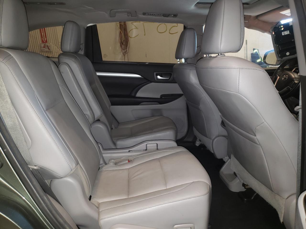 Photo 6 from auction – 2017 TOYOTA HIGHLANDER with VIN 5TDJZRFH6HS403145