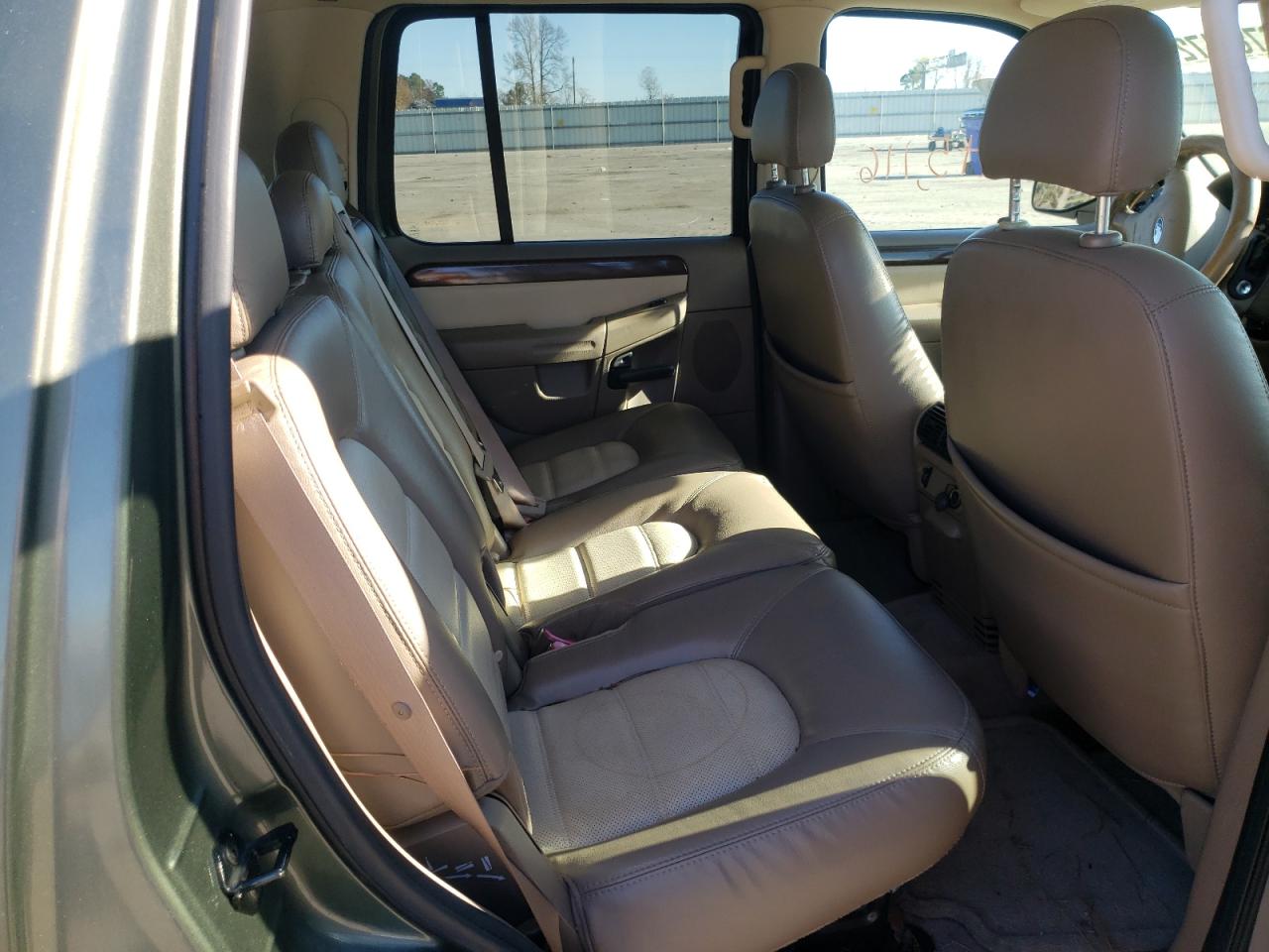 Photo 6 from auction – 2004 FORD EXPLORER E with VIN 1FMDU74W24UA27157