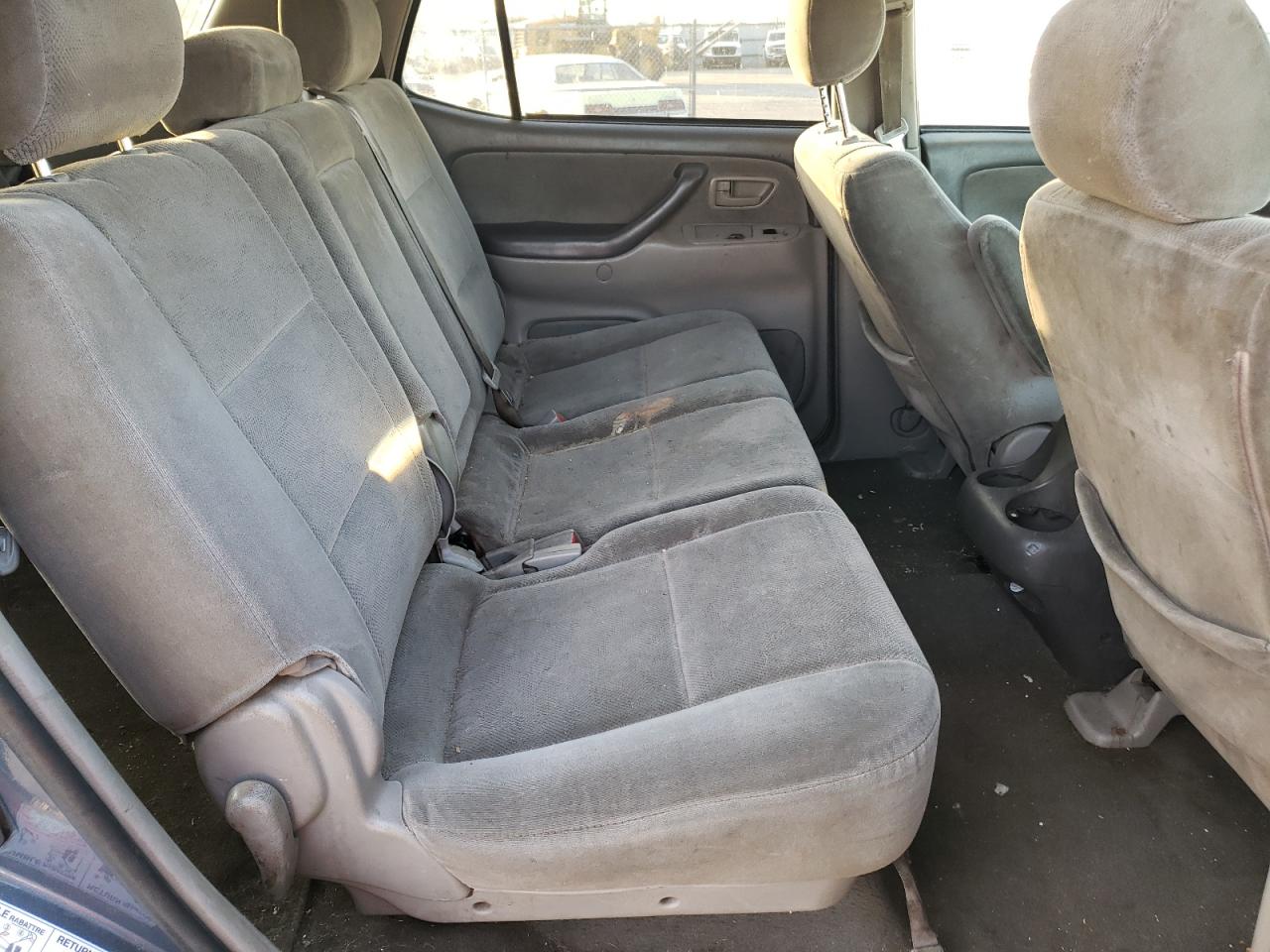 Photo 6 from auction – 2005 TOYOTA SEQUOIA SR with VIN 5TDZT34AX5S247470