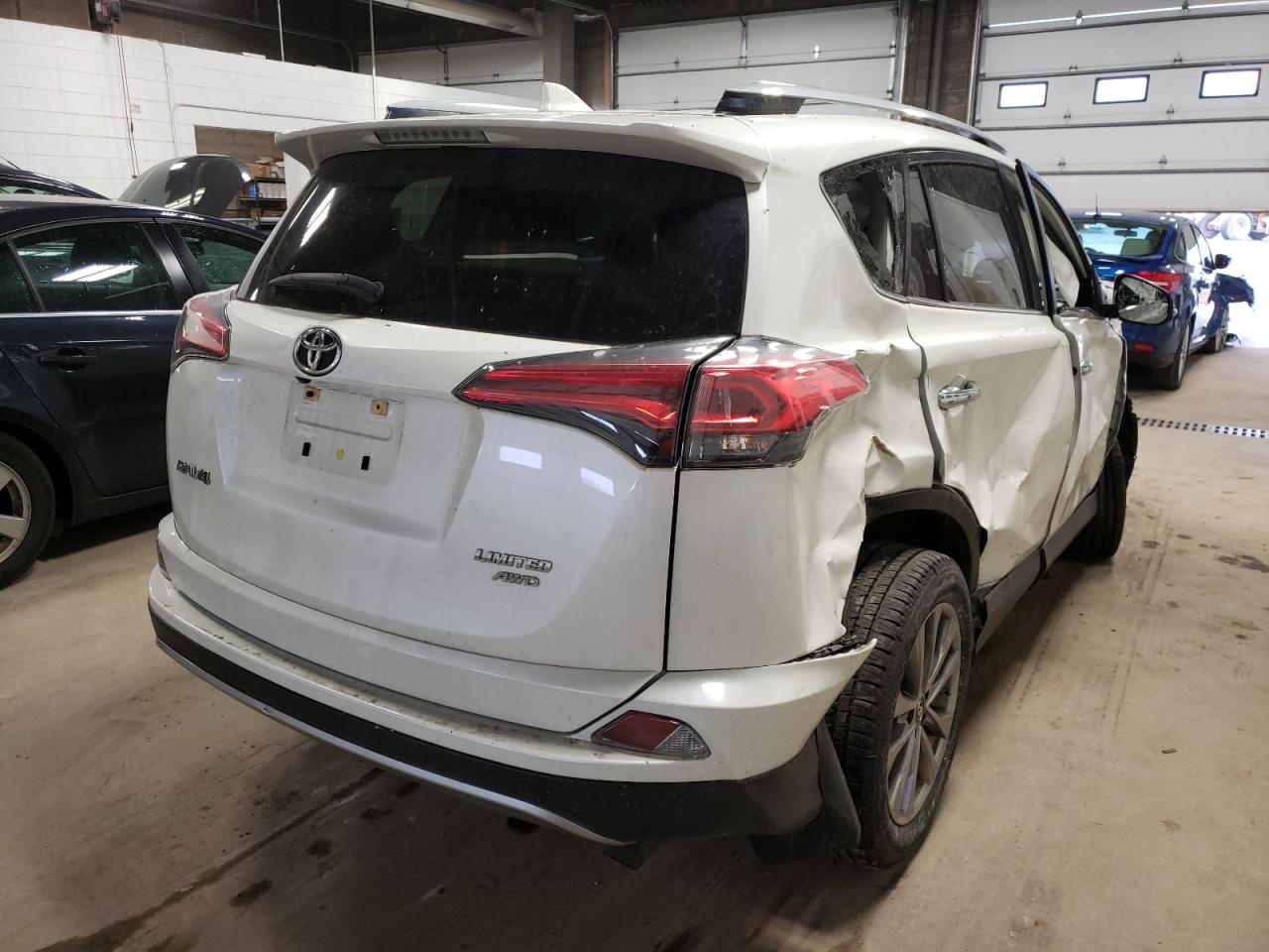 Photo 4 from auction – 2018 TOYOTA RAV4 LIMIT with VIN JTMDFREV1JJ178617
