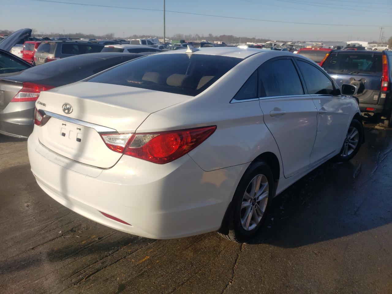 Photo 4 from auction – 2013 HYUNDAI SONATA GLS with VIN 5NPEB4AC4DH730504