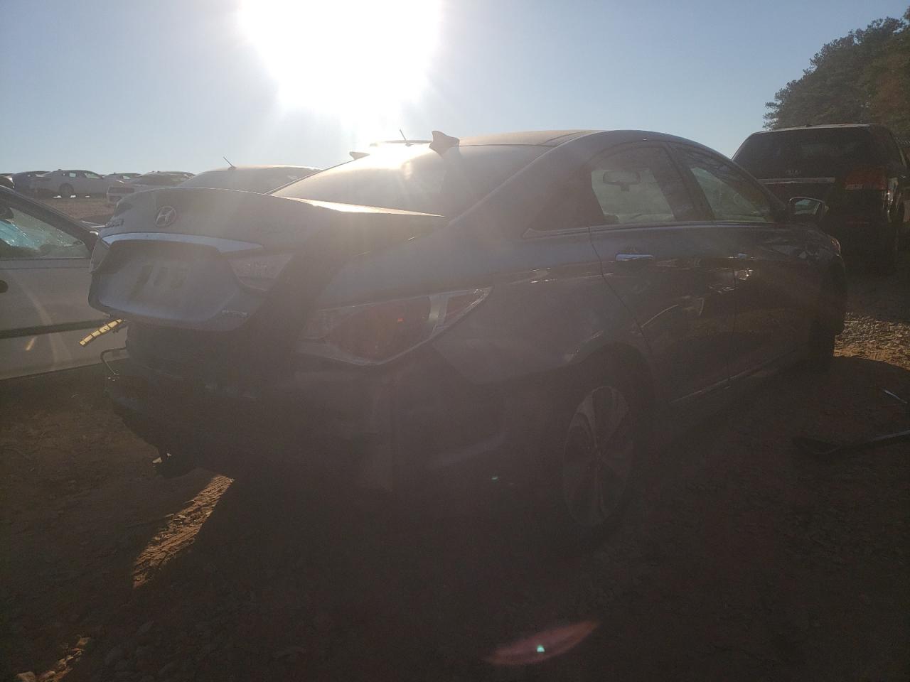 Photo 4 from auction – 2014 HYUNDAI SONATA HYB with VIN KMHEC4A45EA115891