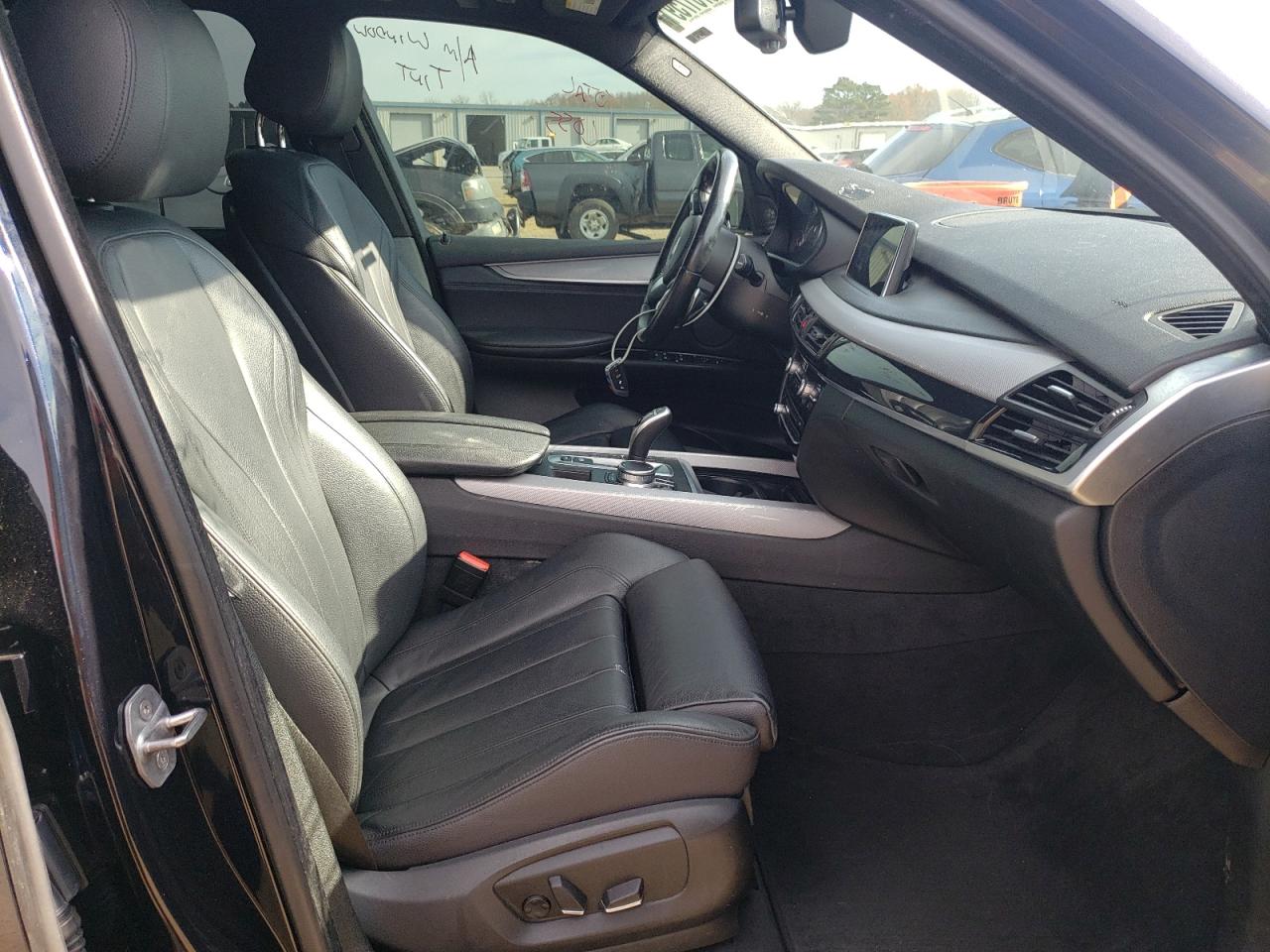 Photo 5 from auction – 2017 BMW X5 XDRIVE3 with VIN 5UXKR0C55H0V68244