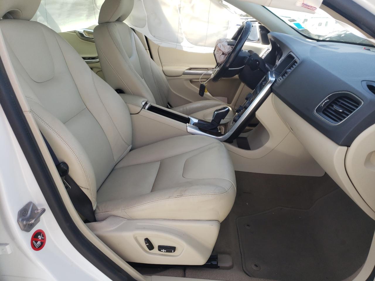 Photo 5 from auction – 2015 VOLVO S60 PREMIE with VIN YV140MFB6F1306165
