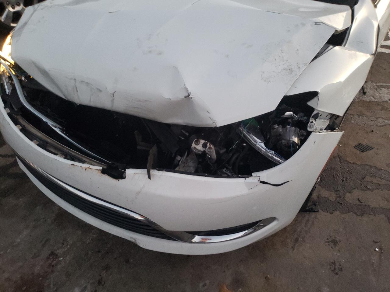 Foto 9 de la subasta – 2015 CHRYSLER 200 LIMITE con VIN 1C3CCCAB1FN688578