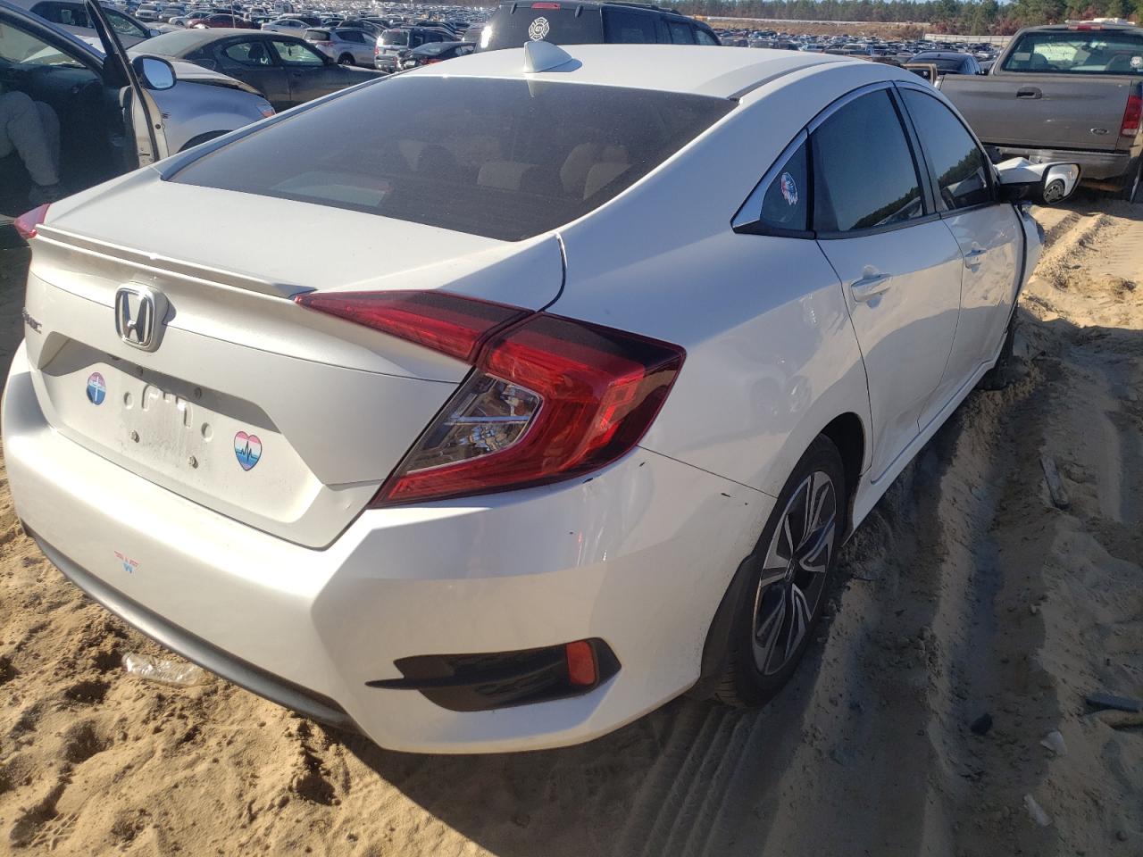 Photo 4 from auction – 2017 HONDA CIVIC EX with VIN 2HGFC1F3XHH638905