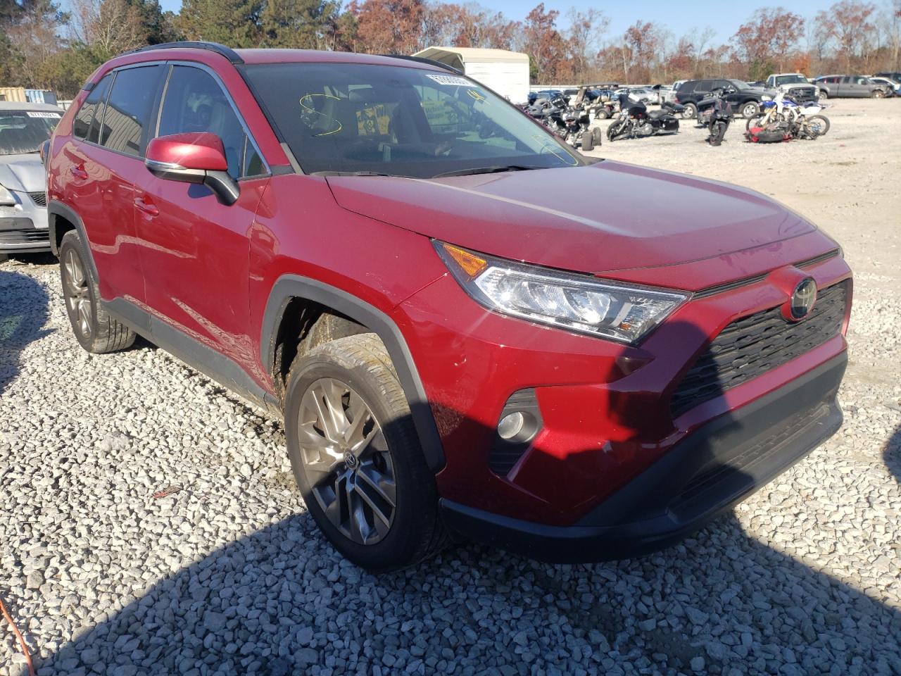 TOYOTA RAV4 XLE P 2019 with VIN 2T3C1RFVXKC013663 - Photo from auction