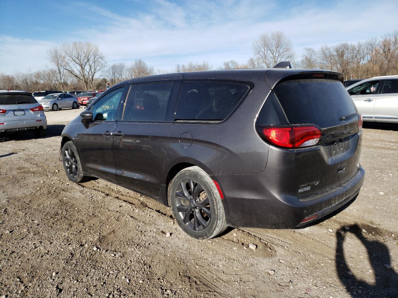 Photo 3 from auction – 2019 CHRYSLER PACIFICA T with VIN 2C4RC1FGXKR573862