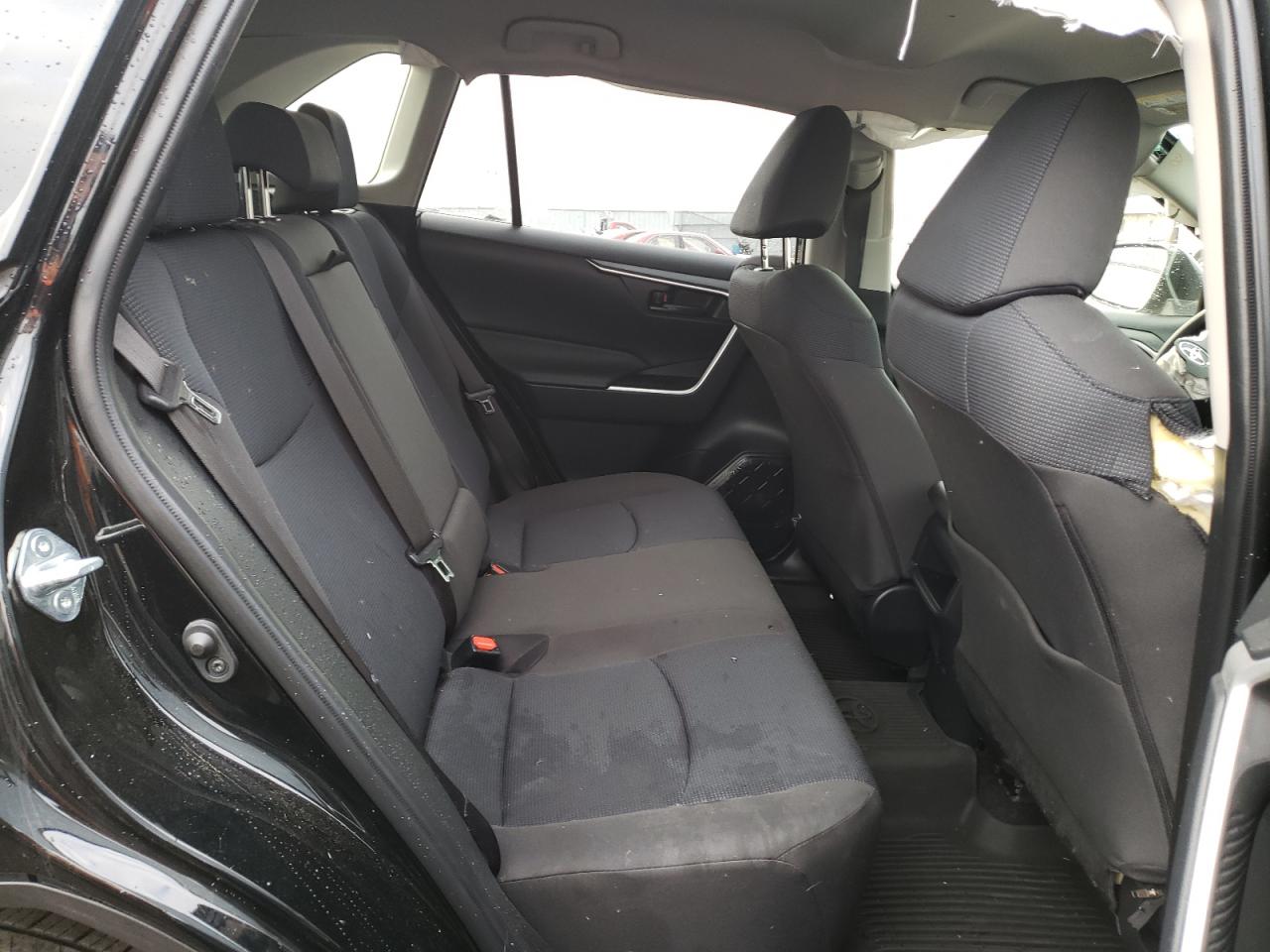 Photo 6 from auction – 2020 TOYOTA RAV4 LE with VIN JTMF1RFV3LD052993